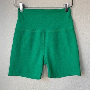 Beyond Yoga Spacedye Keep Pace biker shorts size M green stretchy